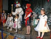 Вітайте, любі друзі! Ми звідти, де зоряна дорога, де янголяток безліч…